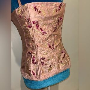 STUNNING vintage example of lace up corset, Fredrick’s of Hollywood!